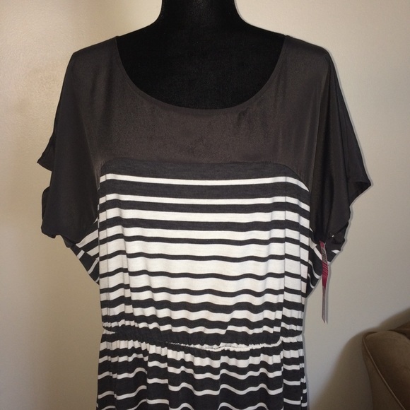 Xhilaration Dress - Picture 2 of 5